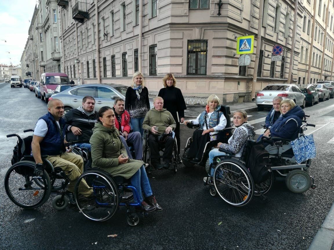 Инвалид 1 группы получает. Группы инвалидов. Инвалиды во Франции. Социальные группы инвалидов. Сборище инвалидов.