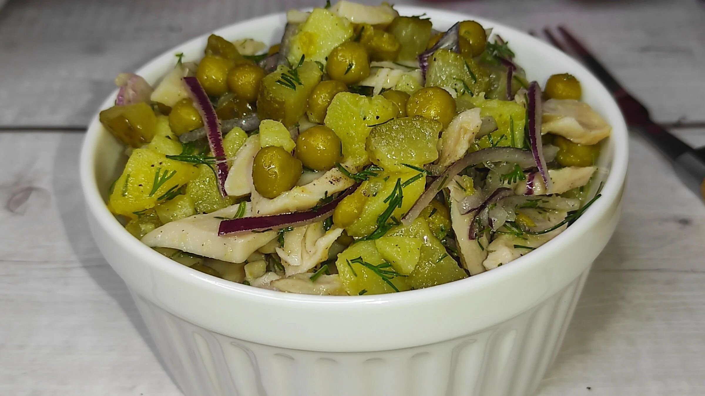 постный салат с горошком