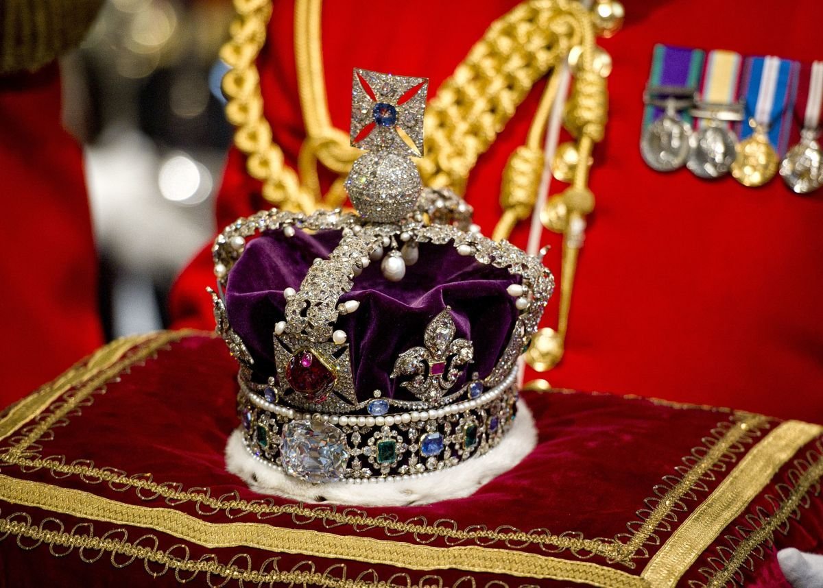 Сокровищ британии. Императорская корона великобританской империи. Корона британской империи в Тауэре.
