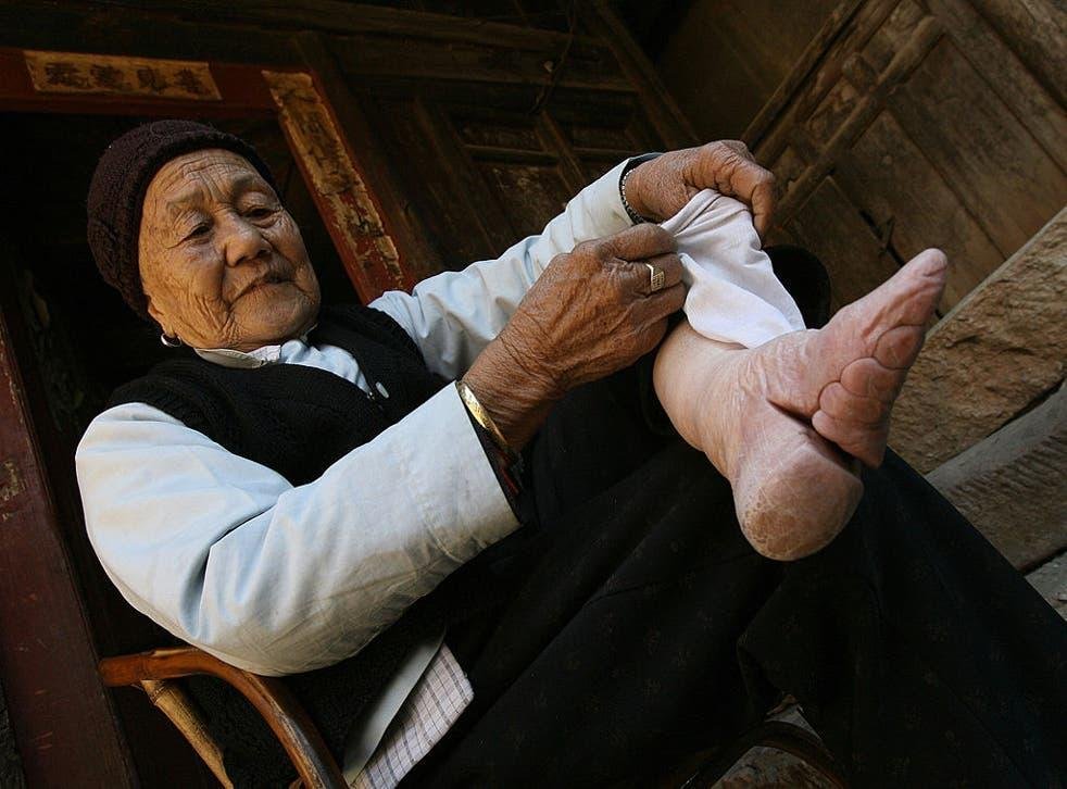 Бинтование ног в китае фото ног