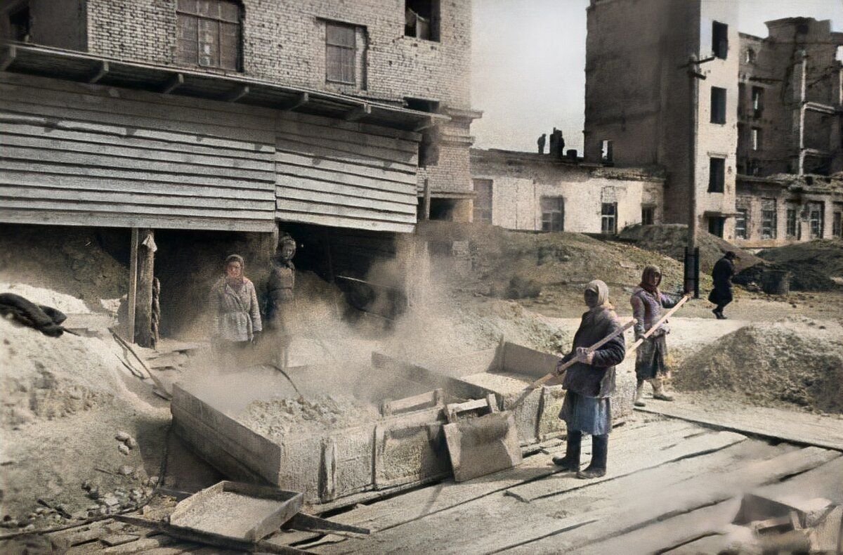 Восстановление г. Сталинград 1947. Сталинград после войны 1947. Сталинград в 1947 году. Восстановление Сталинграда 1943-1950.