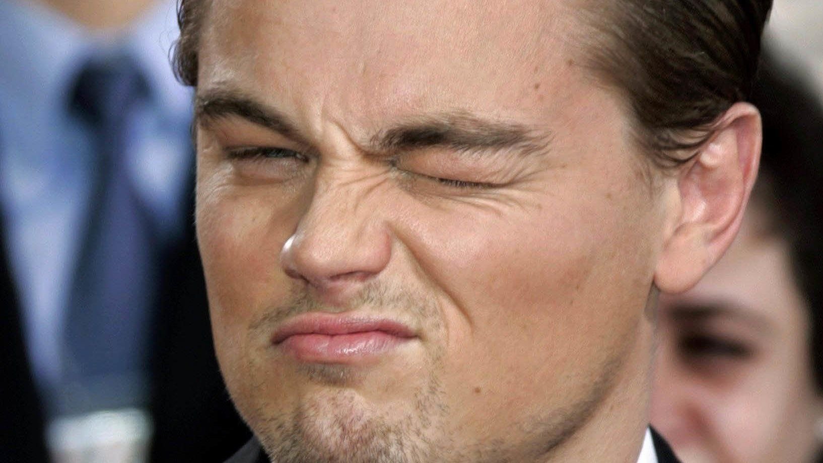 Leonardo meme. Ди Каприо. Леонардо ди Каприо мемы. Леонардо ди Каприо подмигивает. Леонардо ди Каприо Мем.