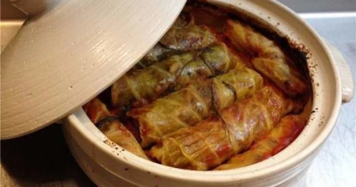 голубцы с гречкой. голубцы с гречкой, грибами и мясным соусом. голубцы с грибами и гречкой. голубцы с гарниром гречка. голубцы и каша гречневая.