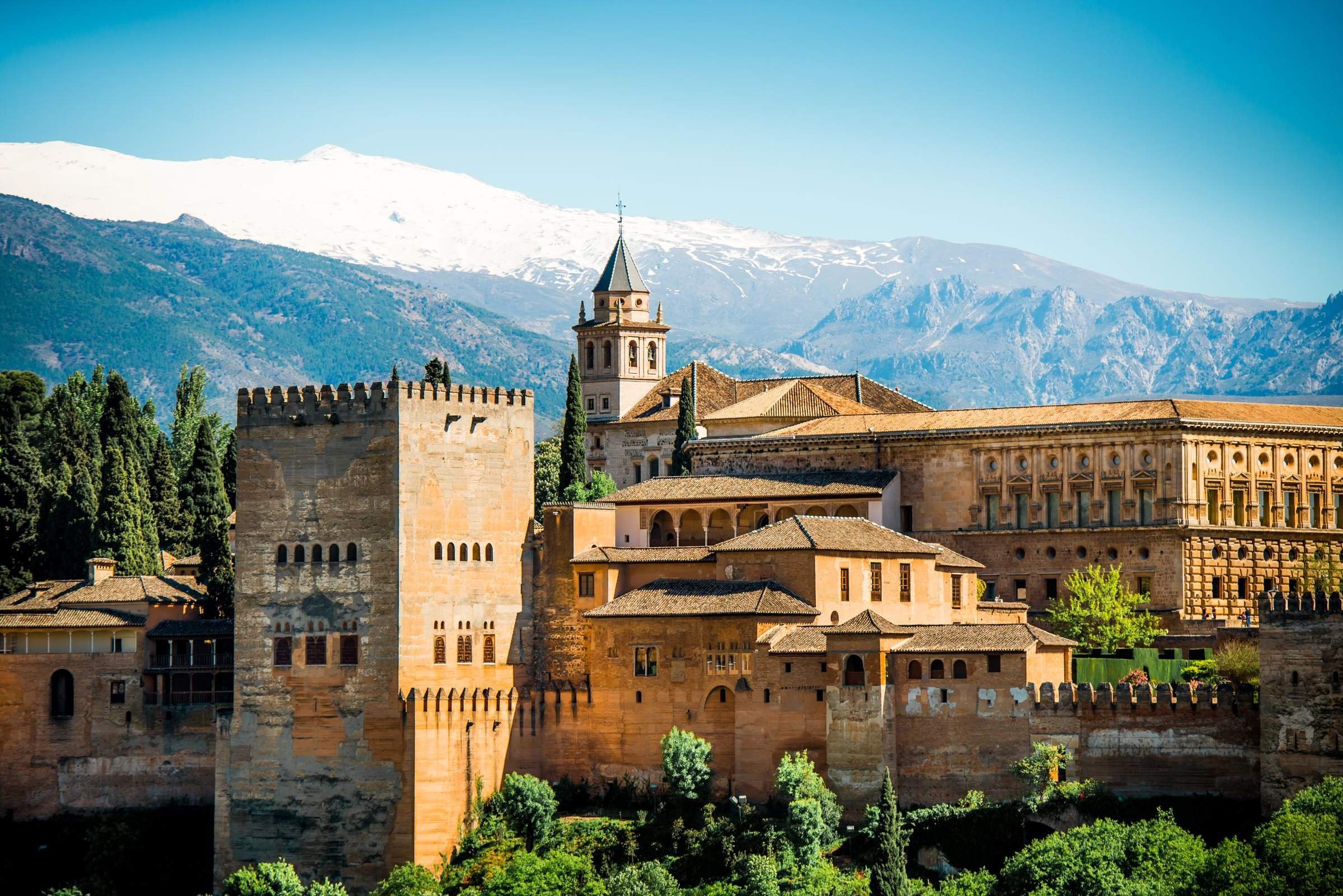 Alhambra palace. Гранада Испания Альгамбра. Крепость Альгамбра в Гранаде. Дворец Альгамбра в Южной Испании.. Гранада Испания достопримечательности Альгамбра.