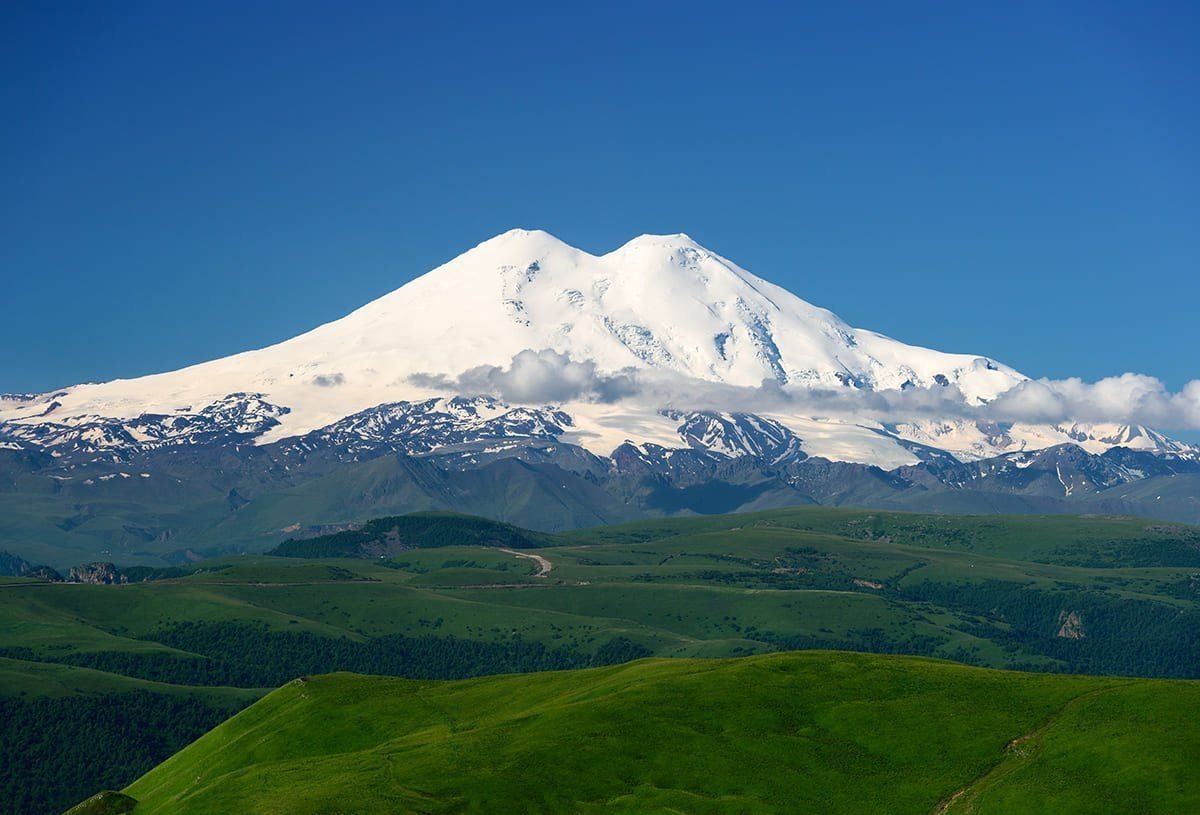 Как называются горы в россии. Гора Эльбрус. Гора Эльбрус Кабардино-Балкария. Горы Кавказа Эльбрус. Гора Эльбрус (Кабардино-Балкария, Карачаево-Черкесия).