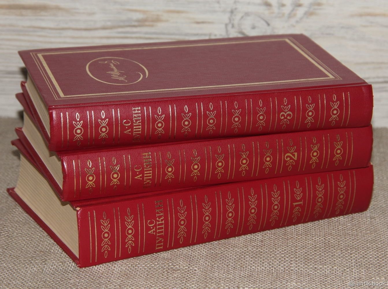 пушкин 3 тома. пушкин сочинения в трех томах. собрание сочинений пушкина в 3 томах. собрание сочинений пушкина в 3 томах москва 1986. пушкин 1985 собрание сочинений в трех томах.