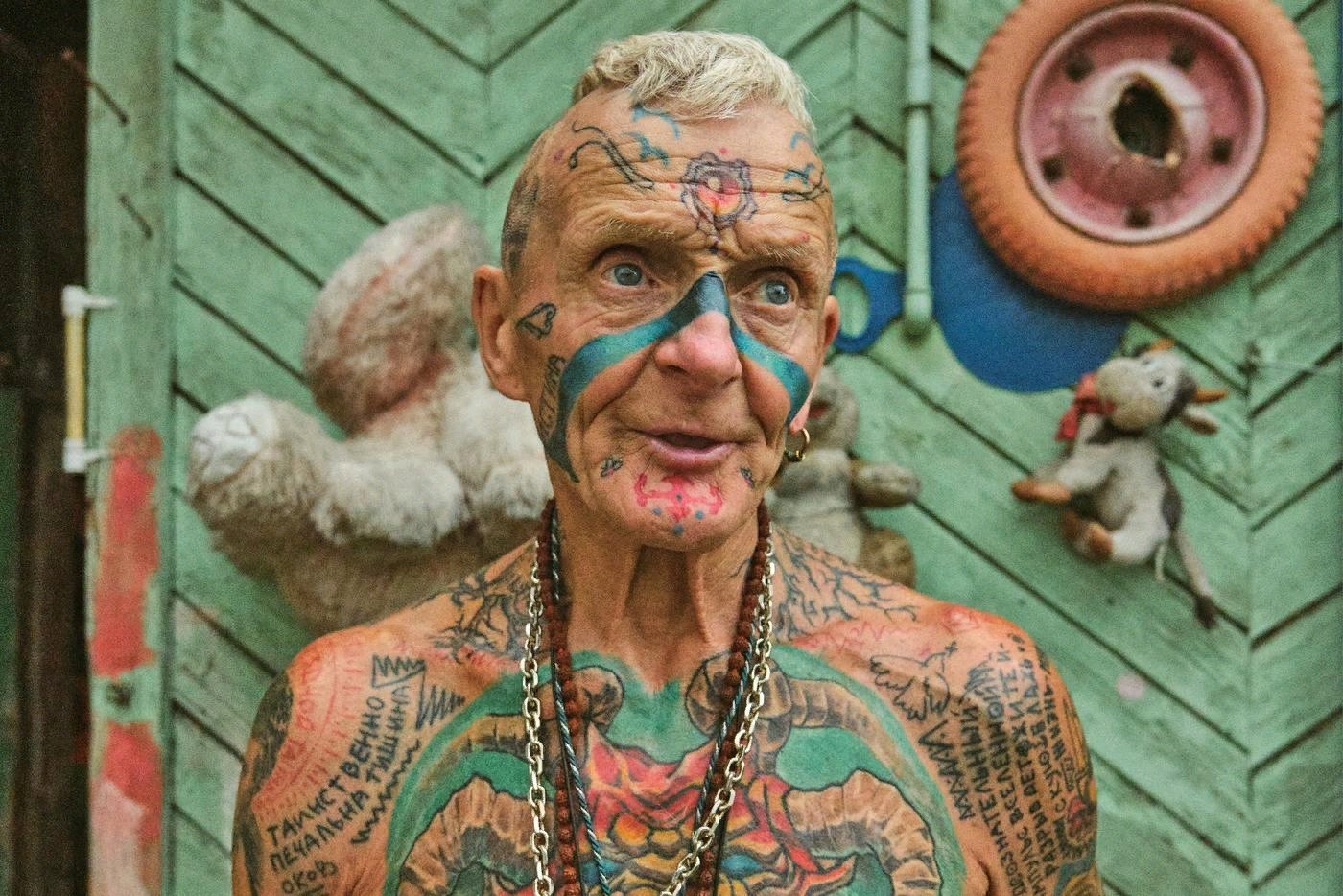 татуированный дед