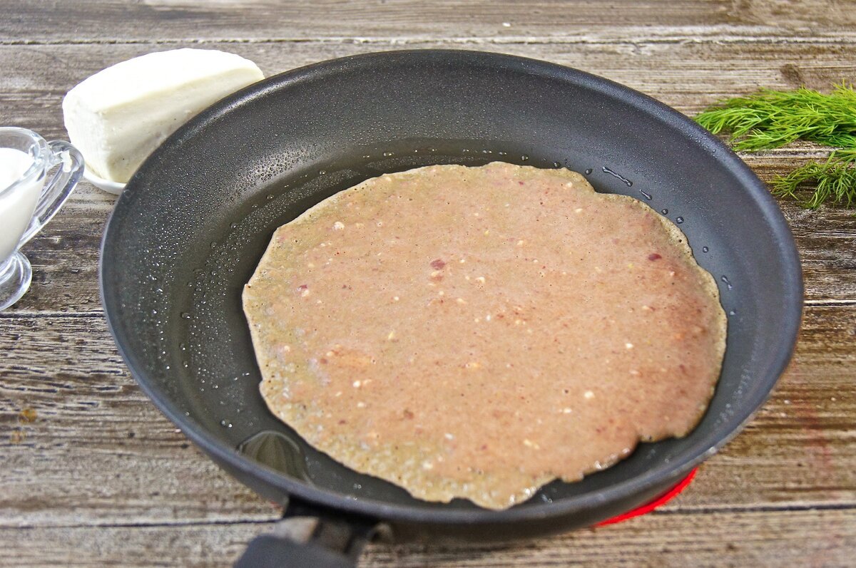 печёночные блины в духовке. сколько жарить печеночный блин. сколько жарить печеночный блин. печеночный блин на сковороде. тонкие блины из печени.