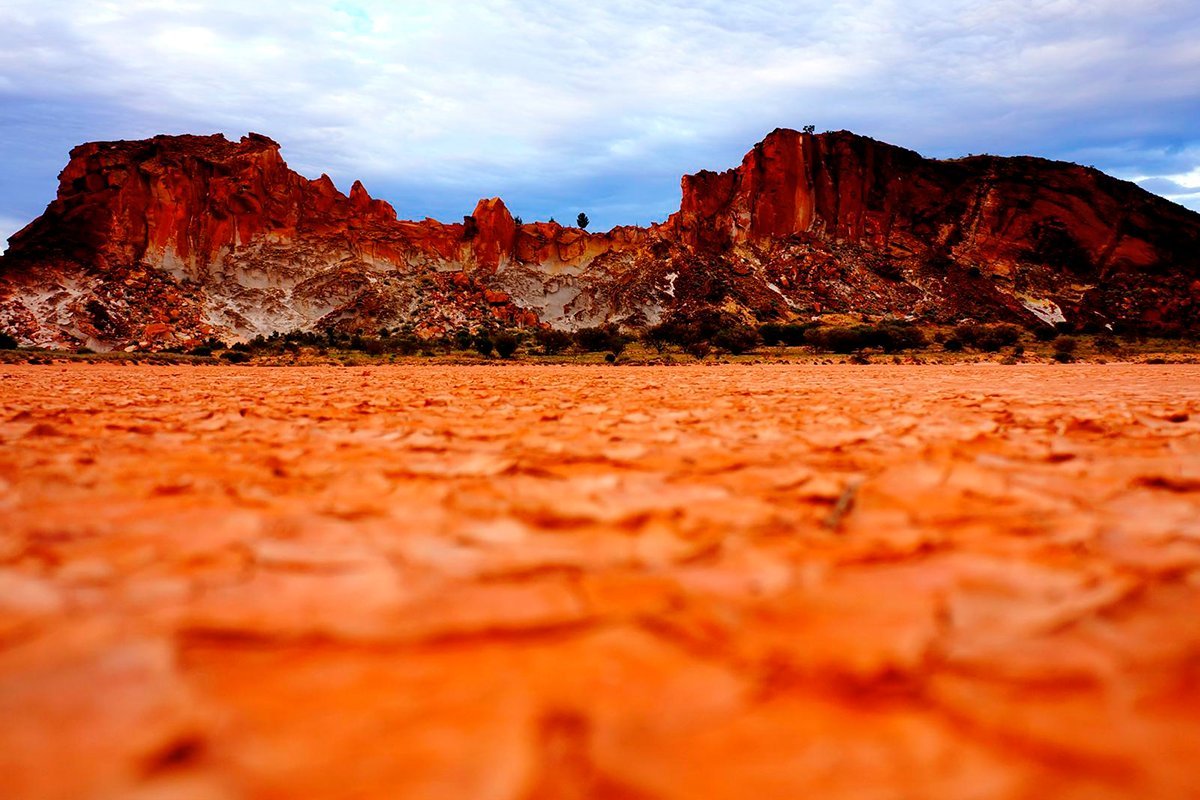 Victoria desert. Большая Песчаная пустыня большая пустыня Виктория. Большая Песчаная пустыня в Австралии. Большая пустыня Виктория в Австралии. Песчано-солончаковая пустыня Виктория Австралия.