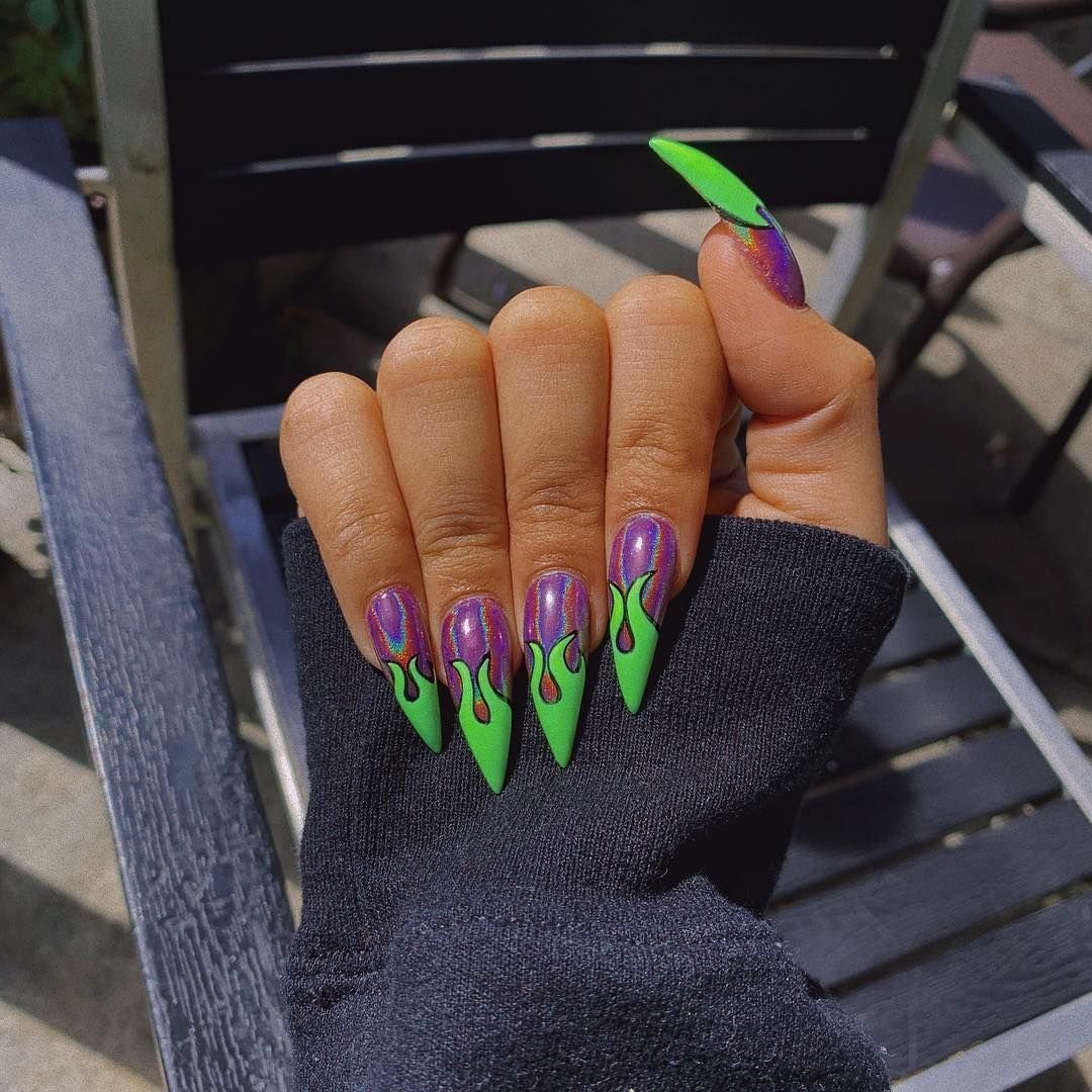Неоновый зеленый маникюр на длинные ногти