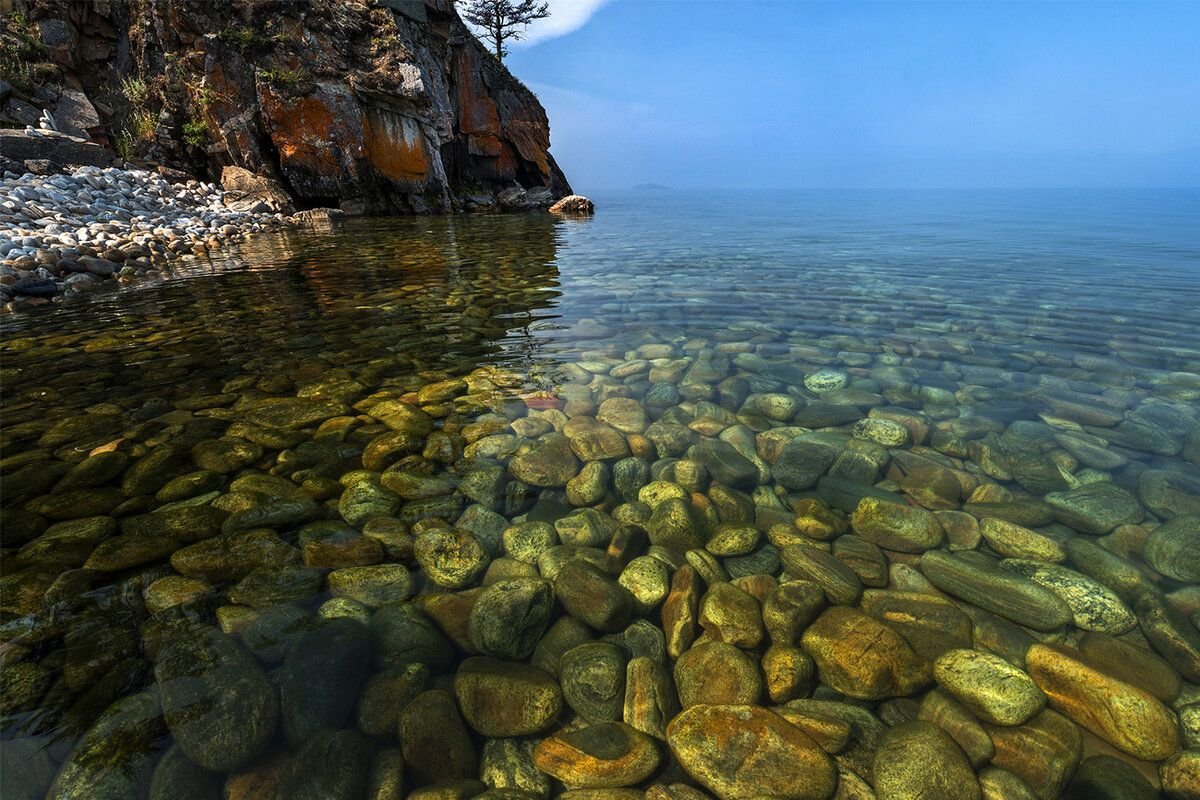 прозрачная вода в озере