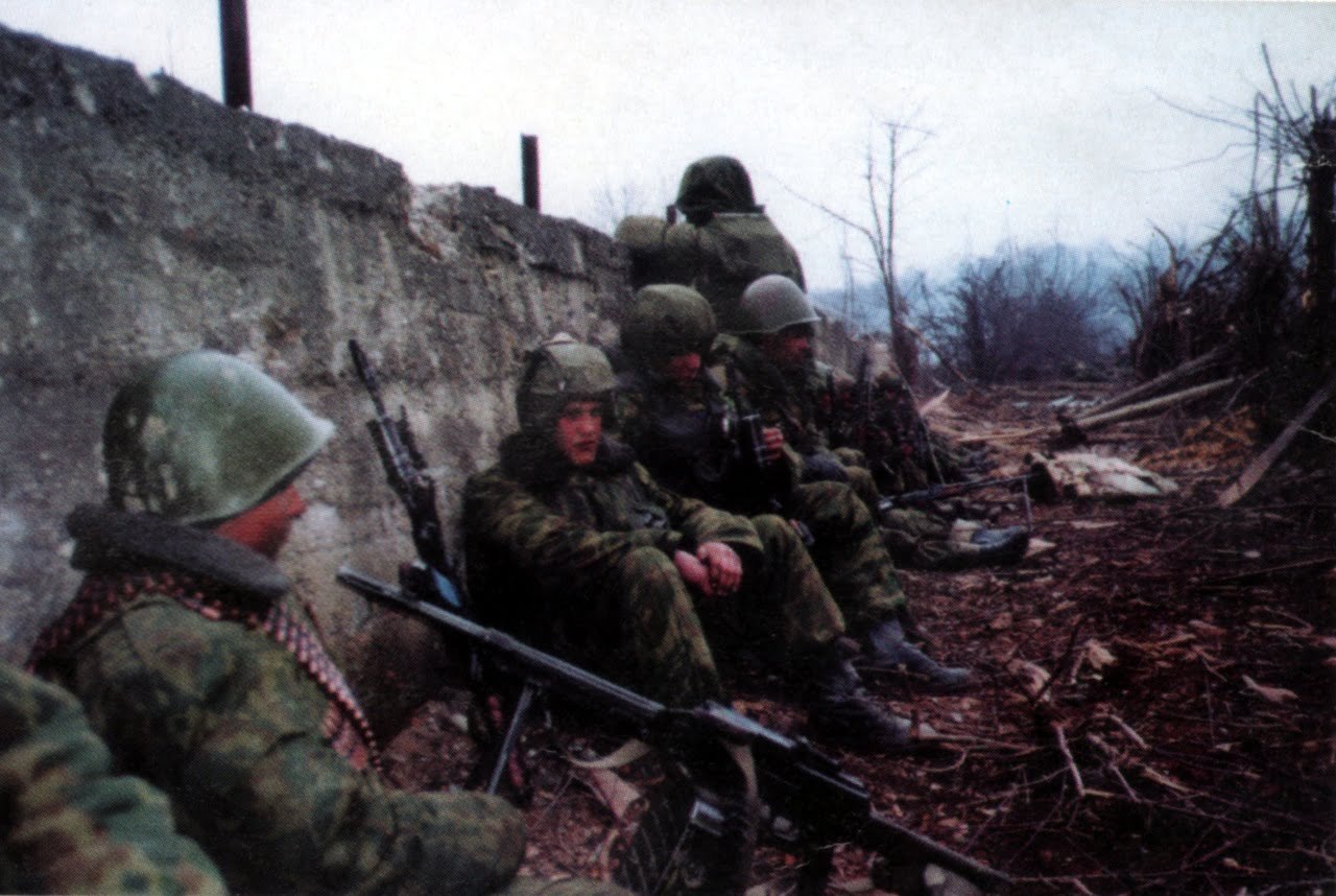 Бои в чечне. Село Комсомольское Чечня 2000. Спецназ Росич в Чечне. Дон 100 отряд Росич. Спецназ Дон 100 Росич в Чечне.