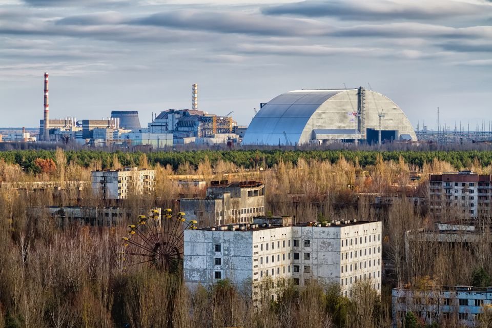 Зона отчуждения чернобыльской аэс. Чернобыль зона ЧАЭС. Припять Чернобыль ЧАЭС. Город Припять АЭС. Зона Припять АЭС.