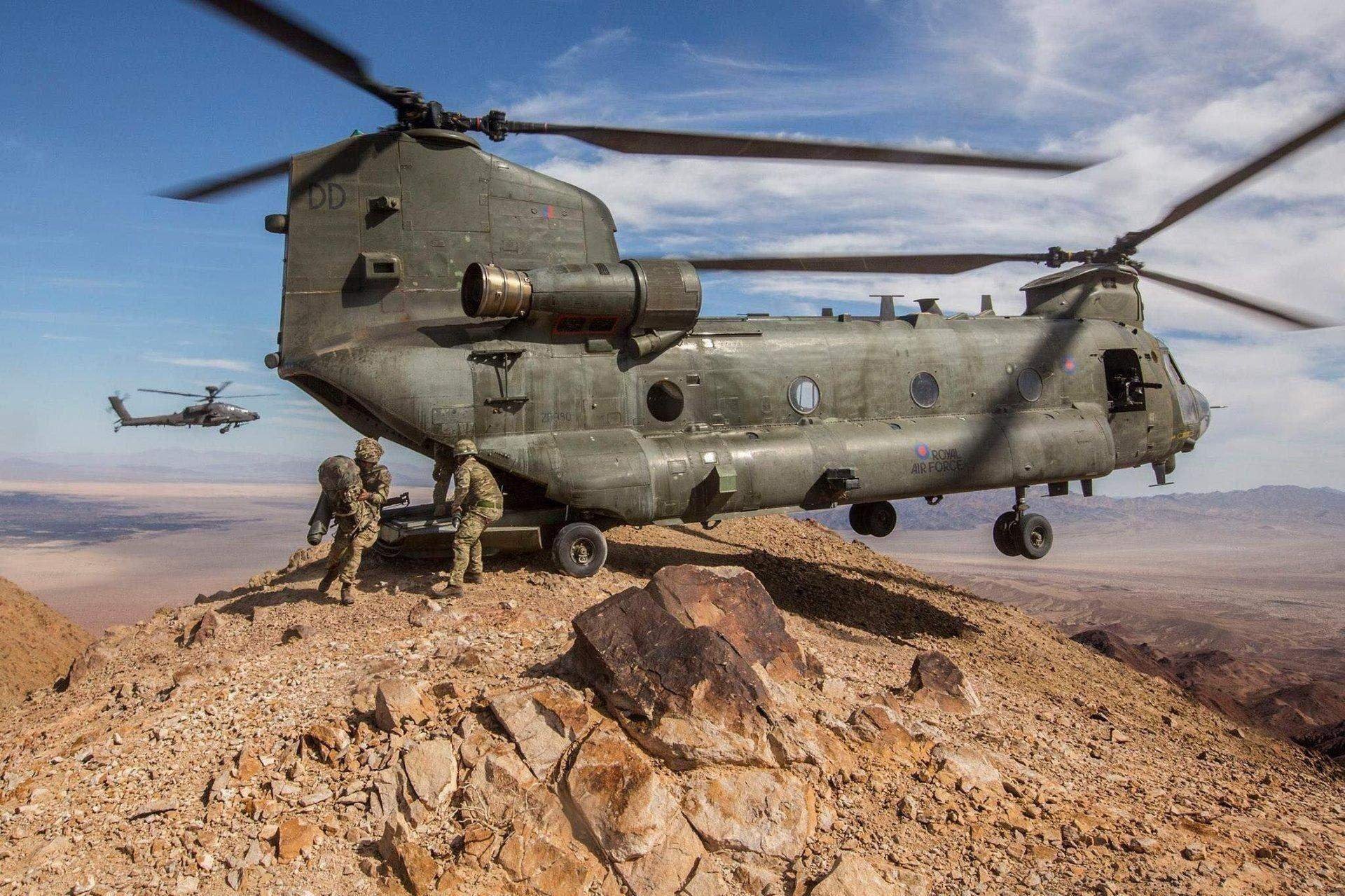 Американские военные вертолеты. Вертолет Ch-47 Chinook. Вертолёт "Boeing Ch-47 Chinook". Ch-47 Чинук. Вертолет Боинг Ch-47 Чинук.