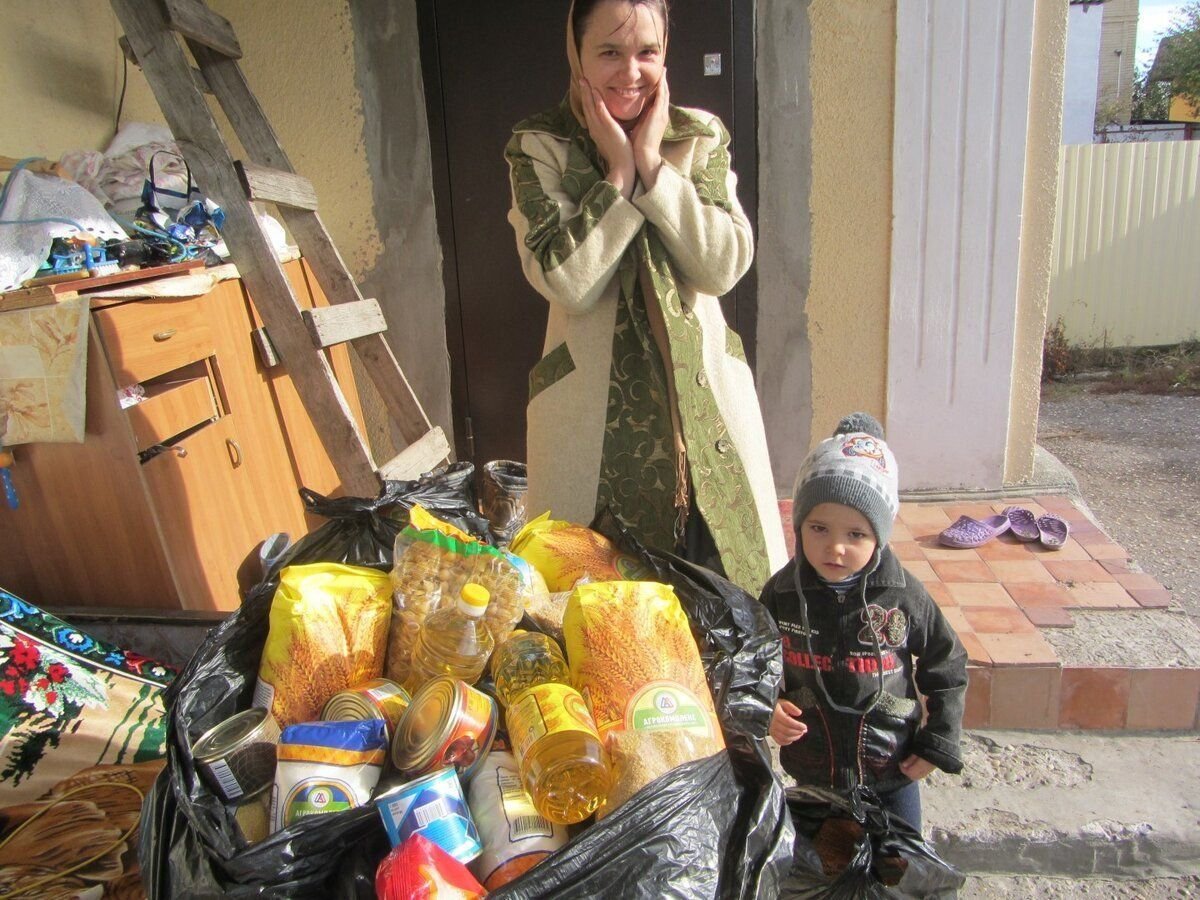 Социально нуждающимся. Малоимущая семья. Помощь малоимущим. Поддержка малоимущих семей. Соцпомощь малообеспеченным семьям.