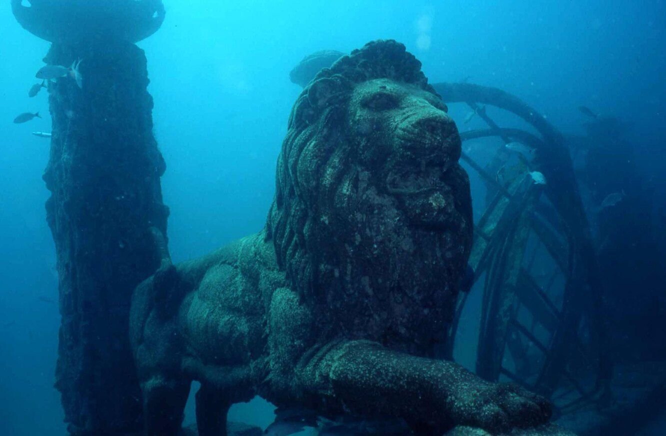 Страны ушедшие под воду. Порт Ройал затонувший город. Ямайка порт Роял подводный город. Подводный город Гераклион. Подводное кладбище Neptune Memorial Reef.