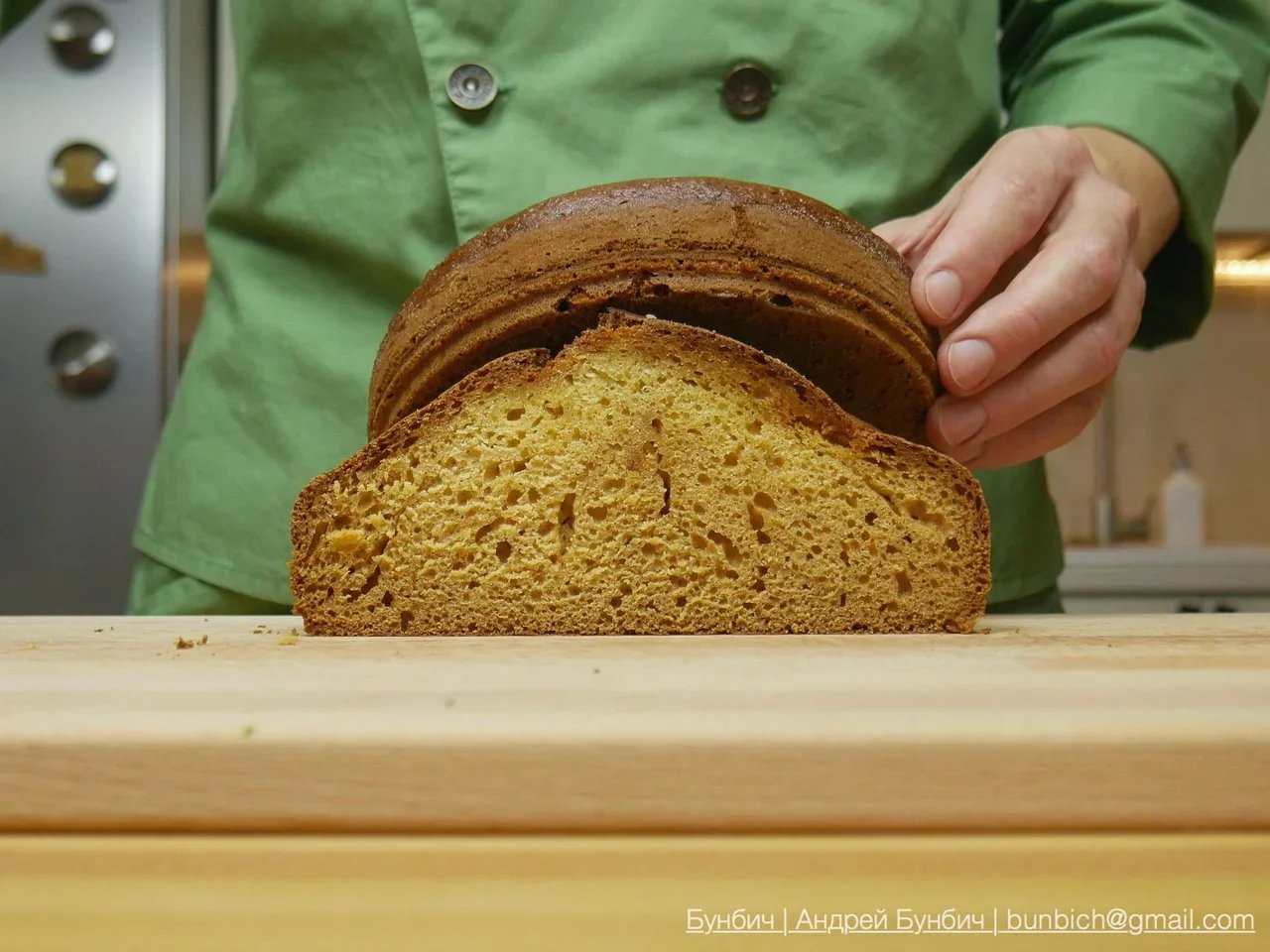 Почему не пропекся хлеб. Непропеченное тесто. Ошибки при выпечке бисквита. Пирог не пропекается внутри что. Почему пирог не пропекается внутри.