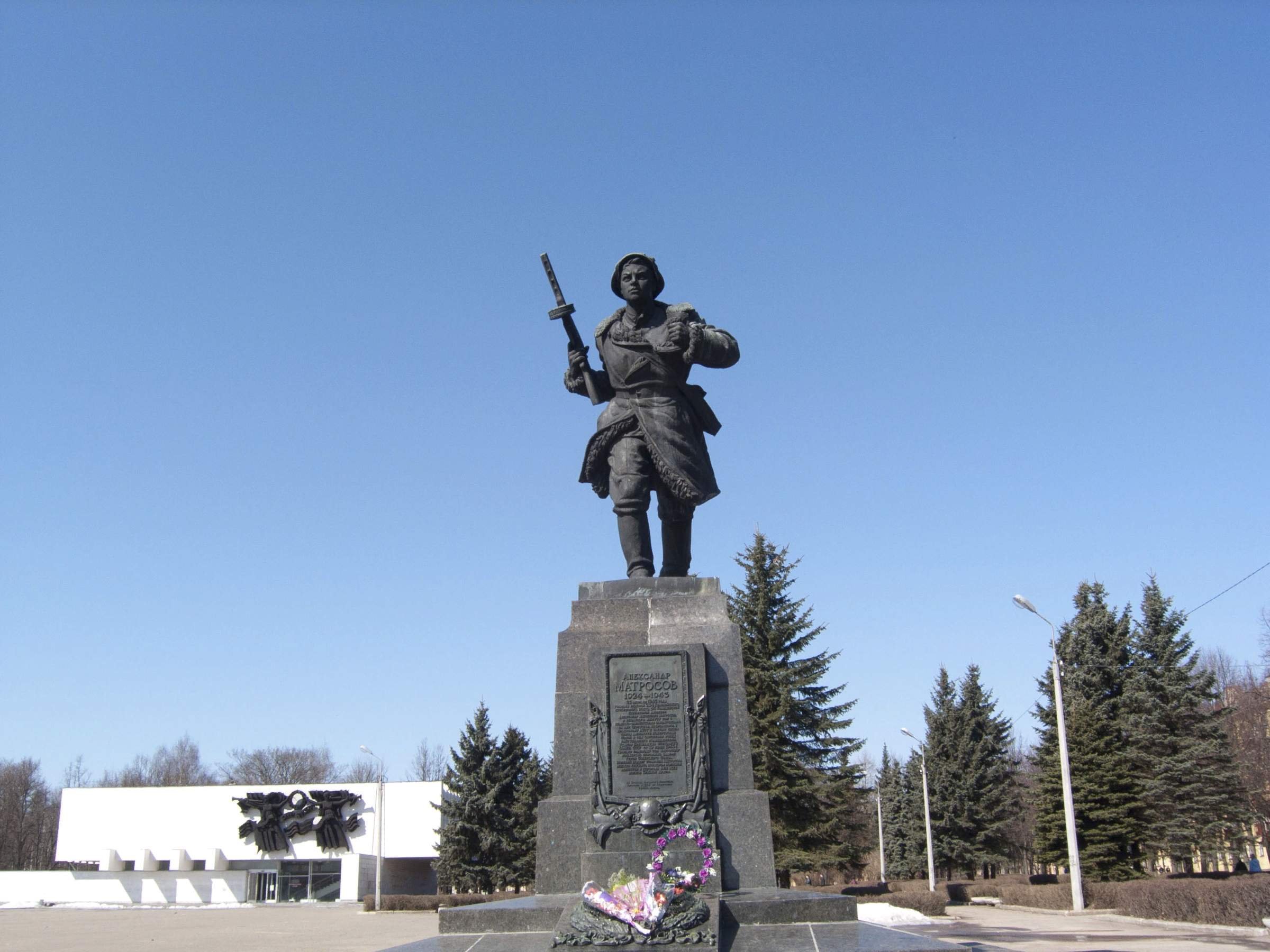 Памятник матросову великие луки фото