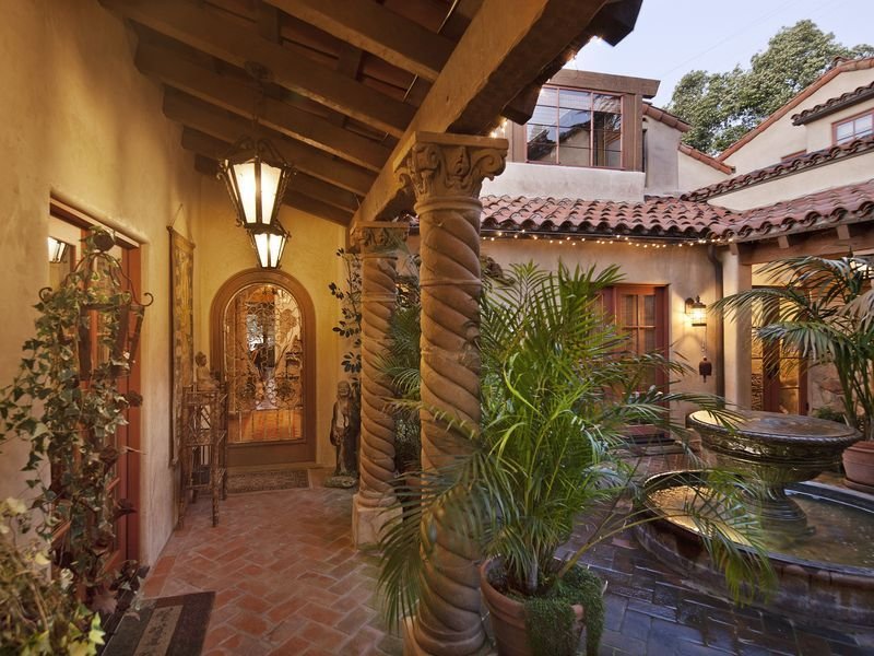 Уютные внутренние дворики испании