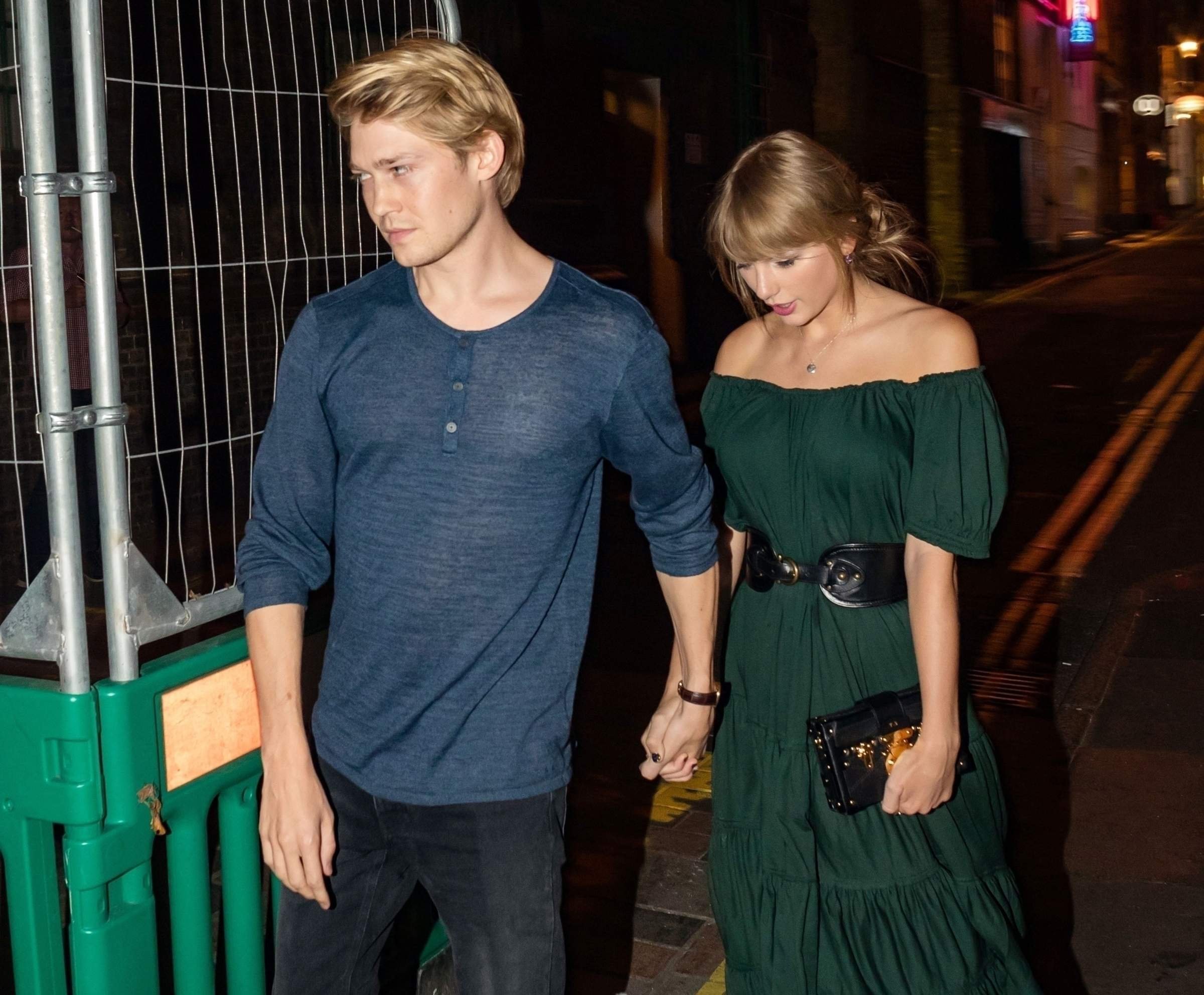 тэйлор свифт и джо элвин. Taylor swift and joe alwyn. джо элвин и тейлор. тейлор свифт и ее жених. тейлор свифт и джо элвин.
