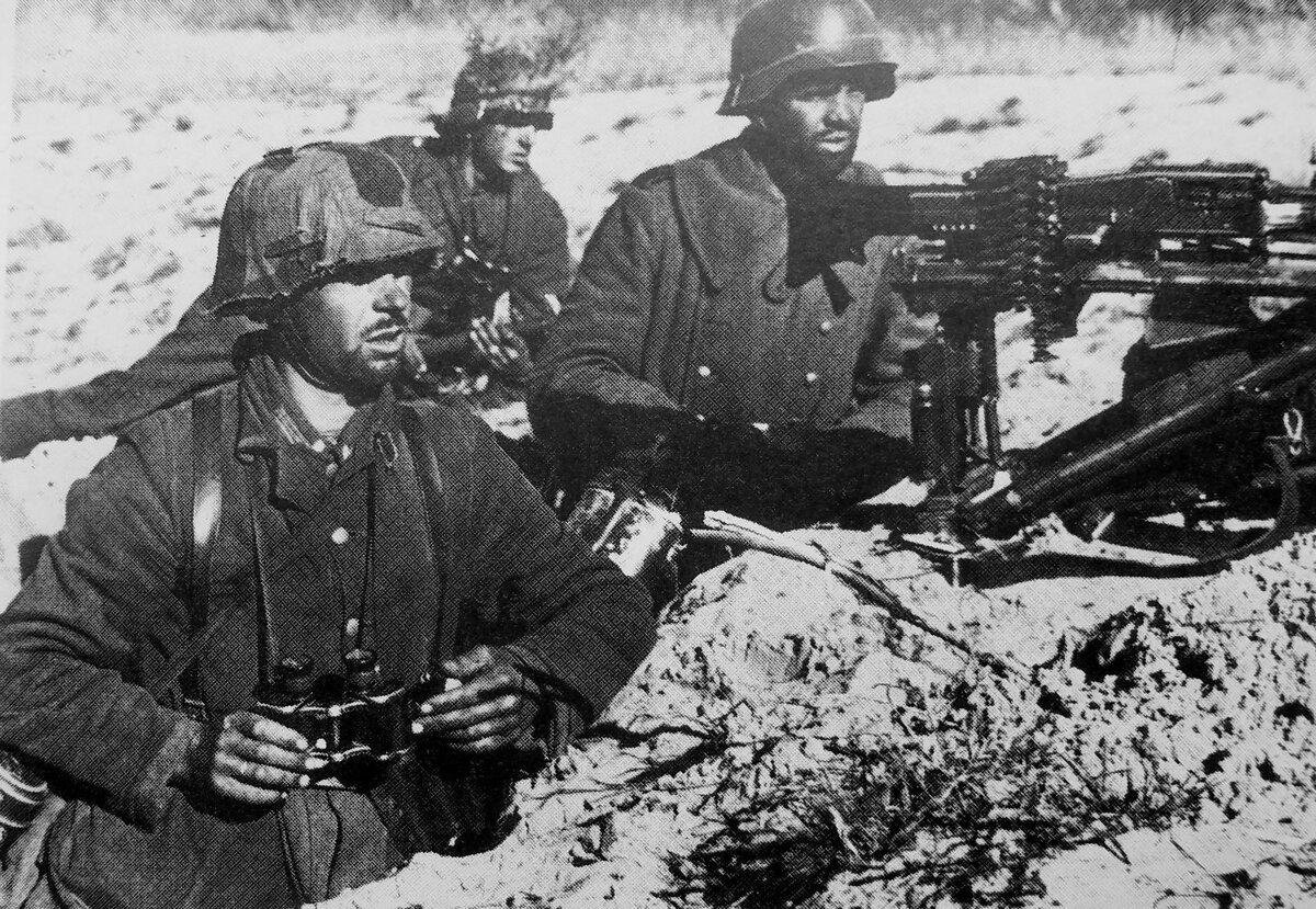 Вермахт в 1942 году. Солдаты вермахта 1943. Советский солдат с мг 42. MG 42 Вермахт.