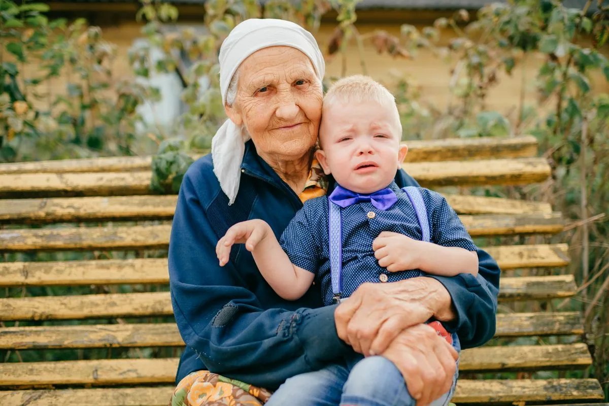 бабушки и внуки на русском языке. бабушка и внук. бабушка и внук. еврейская бабушка и внук. мальчик с бабушкой.