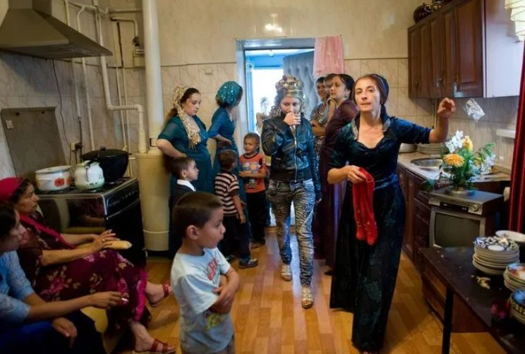 дом цыганского барона интерьер. цыганский табор. цыгане в россии. берегово цыгане. соколовка рязань цыгане.