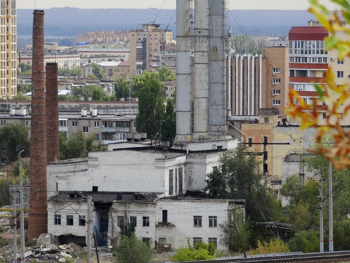 Заводы волгограда. Метизный завод Волгоград. Метизный завод Волгоград проспект Ленина. Индустриальный пейзаж Волгограда. Метизный завод Волгоград история.