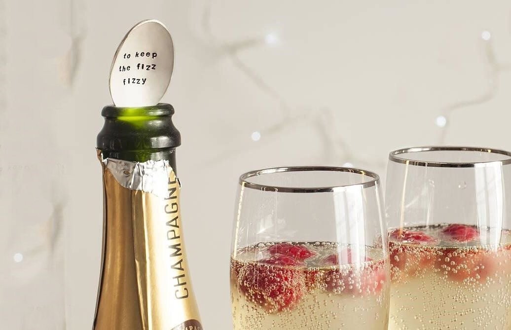 Абсент с игристым коктейль. Ингредиенты шампанского. Шампанское с ванилью. Шампанское в бокале. Вино шампанское.