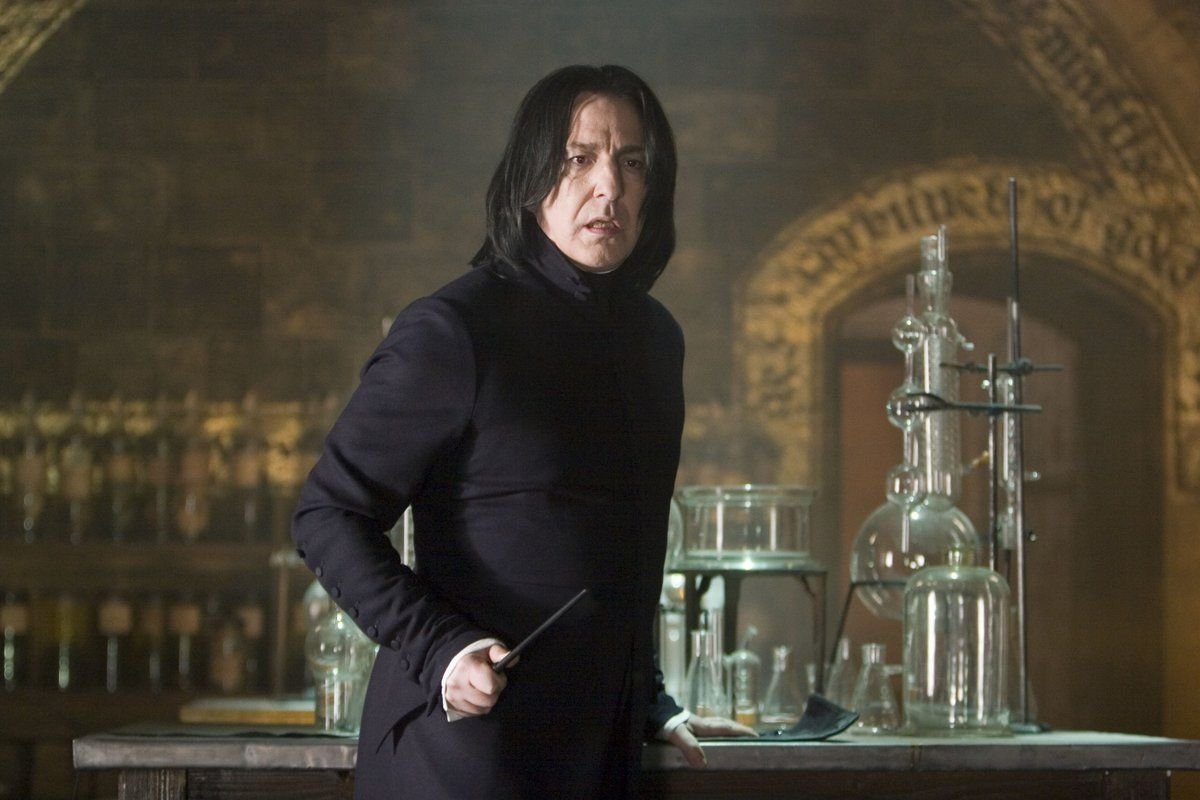 Snape harry. Алан Рикман Северус Снейп. Алан Рикман Гарри Поттер. Северус Снегг и Гарри Поттер. Северус Снейп и Гарри Поттер.