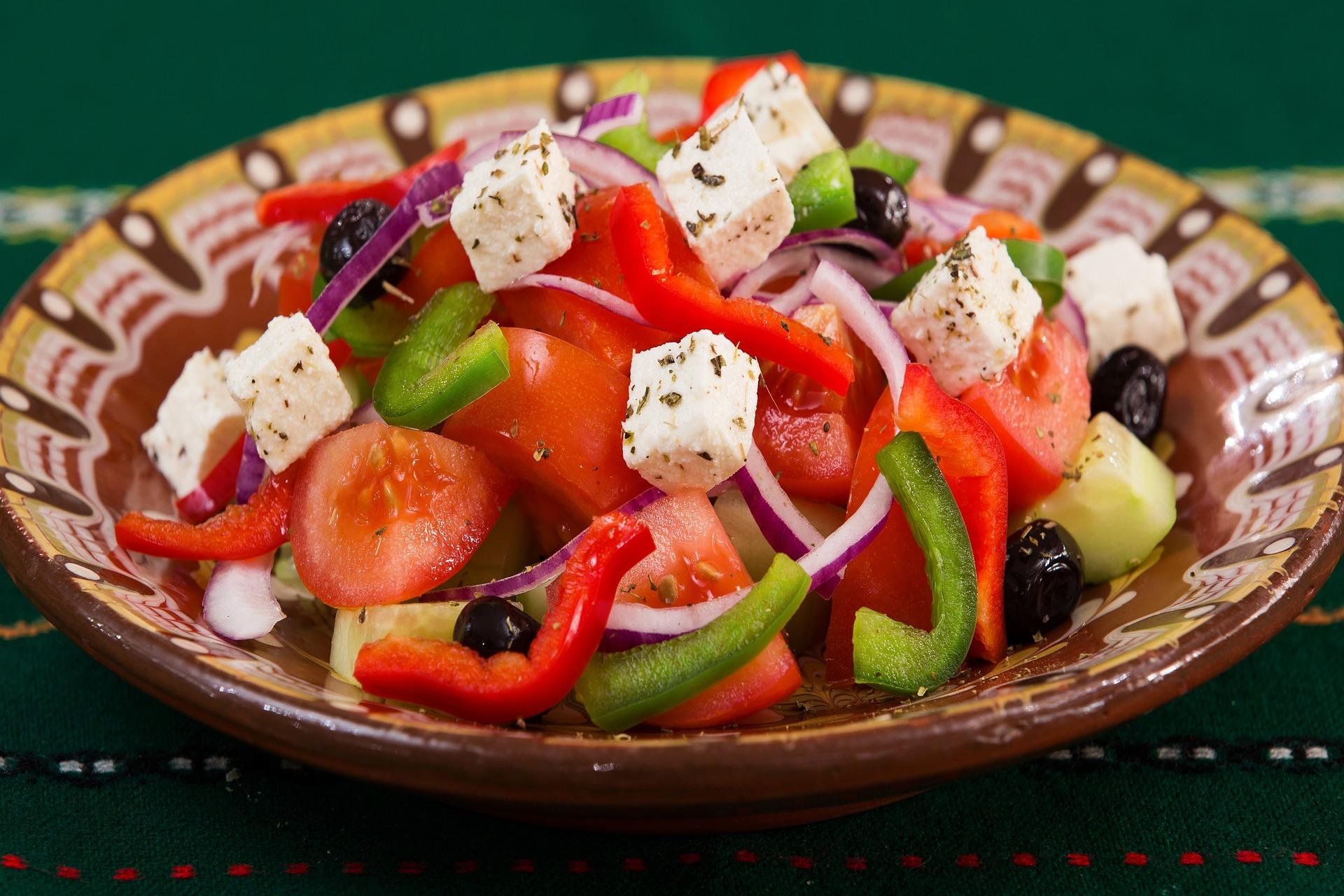 Блюдо из овощей салаты. Салат. Греческий салат. Овощной салат. Салат аппетитный.