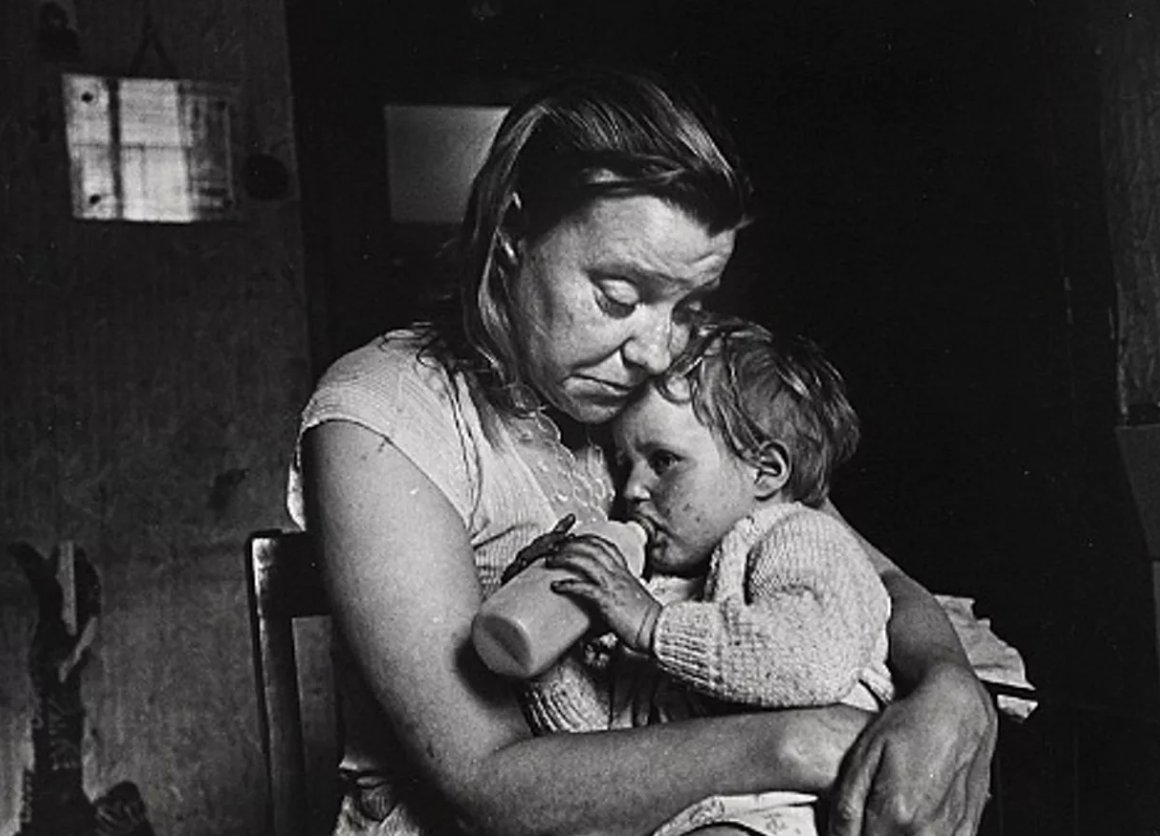 Судьба сериал урсуляка. Советская женщина с ребенком. Жизнь и судьба гроссман фильм. Гроссман жизнь и судьба сериал. Нифонтова, лика алексеевна.