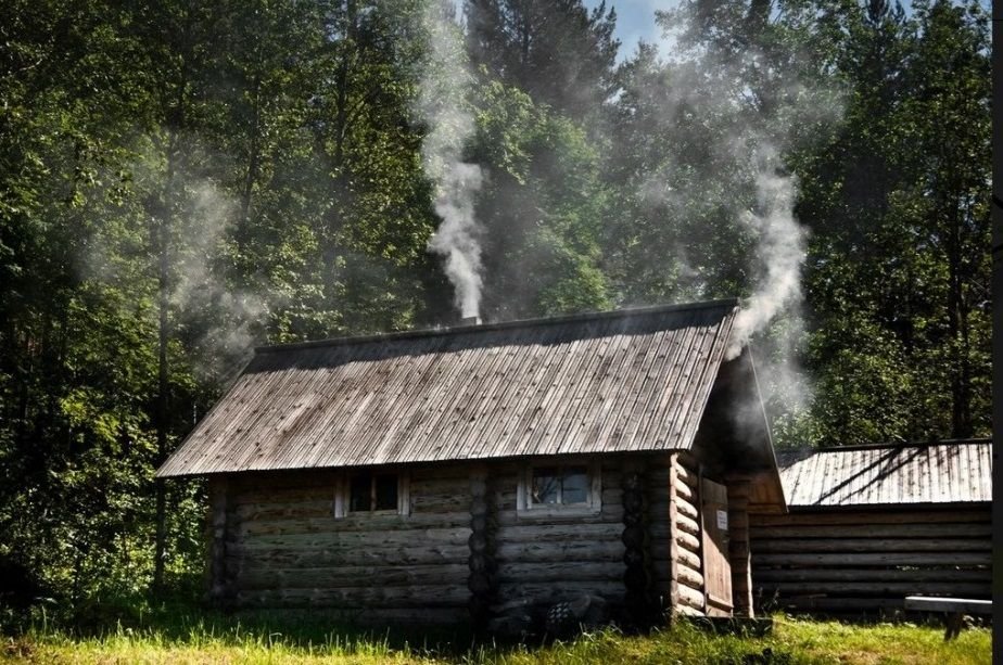 Russian wash. Баня по черному. Деревенская баня. Бани по черному на Руси. Старая деревенская баня по чёрному.