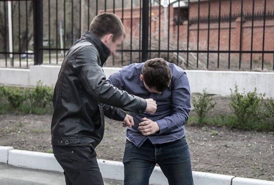 драка молодых. драка молодых. драка молодых. банда хулиганов. драка молодых.