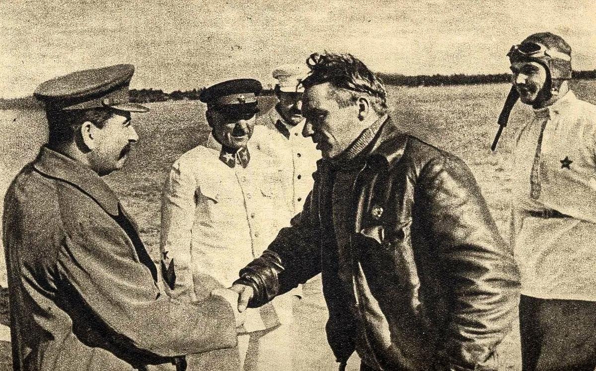 Для Сталина развитие авиации было делом приоритетным, особенно обучение кадров