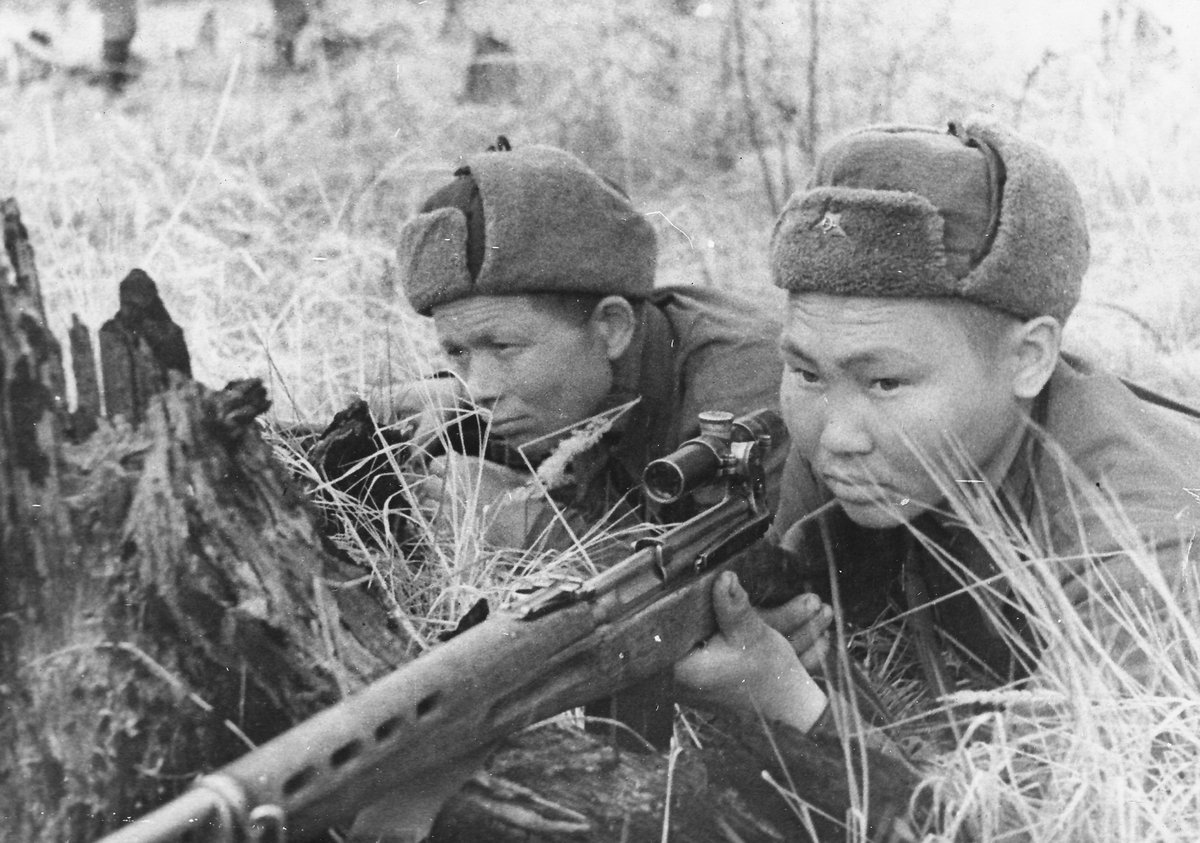 Новинки вов 1941 1945 российские. Дмитрий Гуляев снайпер. Гуляев снайпер Якут. Якуты Снайперы в Великой Отечественной войне. Тогон Санжиев снайпер.