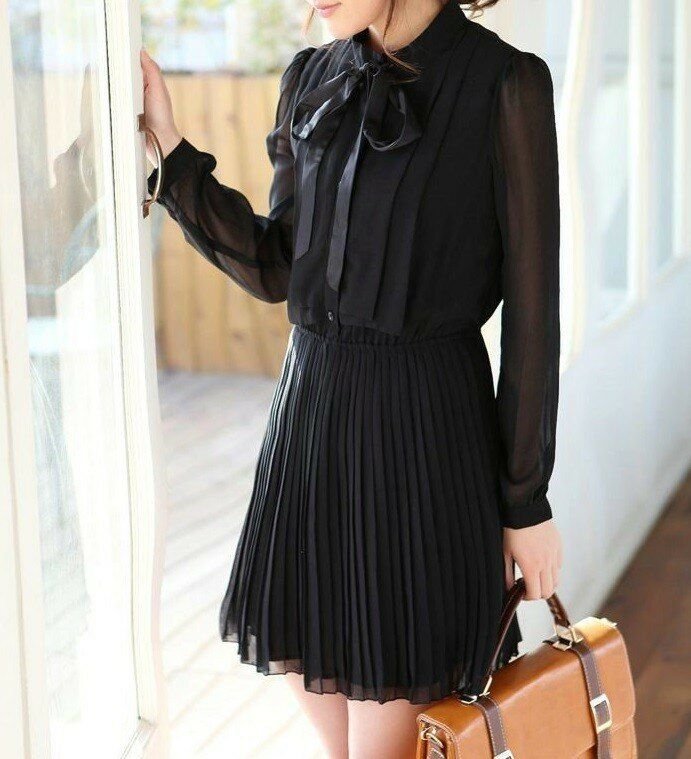 Черное шифоновое платье. Платье плиссе. Черное платье с плиссированной юбкой. Платье плиссе с длинным рукавом