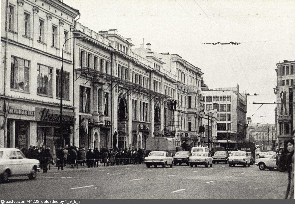 петровская улица москва