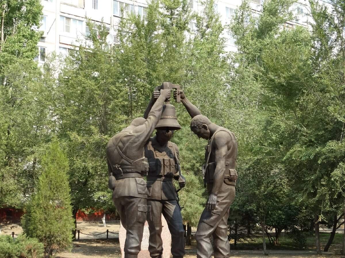 Парк памяти. Парк памяти Волгоград Спартановка. Тракторозаводский район Волгоград парк памяти. Спартановка Волгоград памятники. Волгоград Спартановка ТЗР.