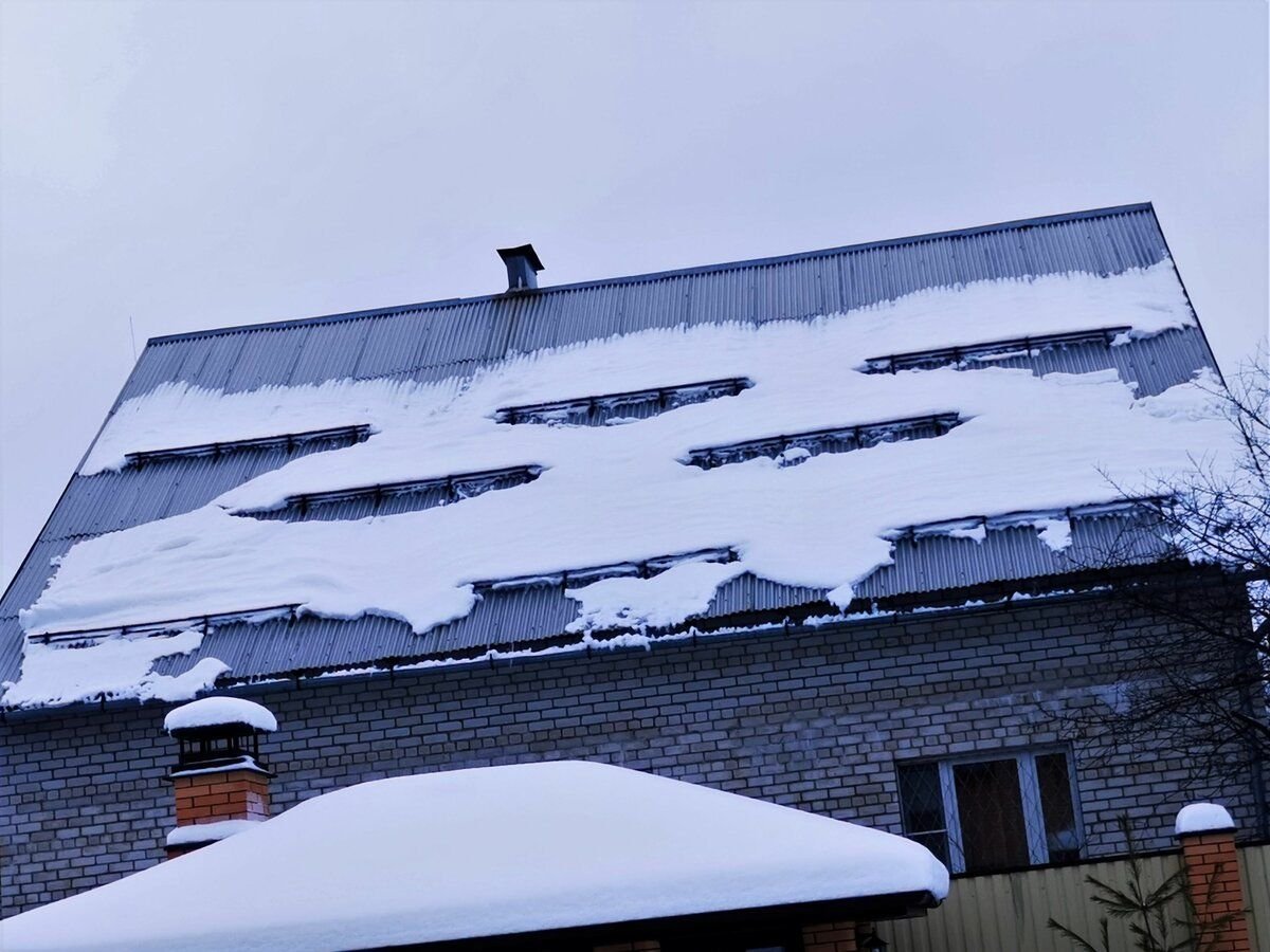 Для чего на крыше делают снегозадержание