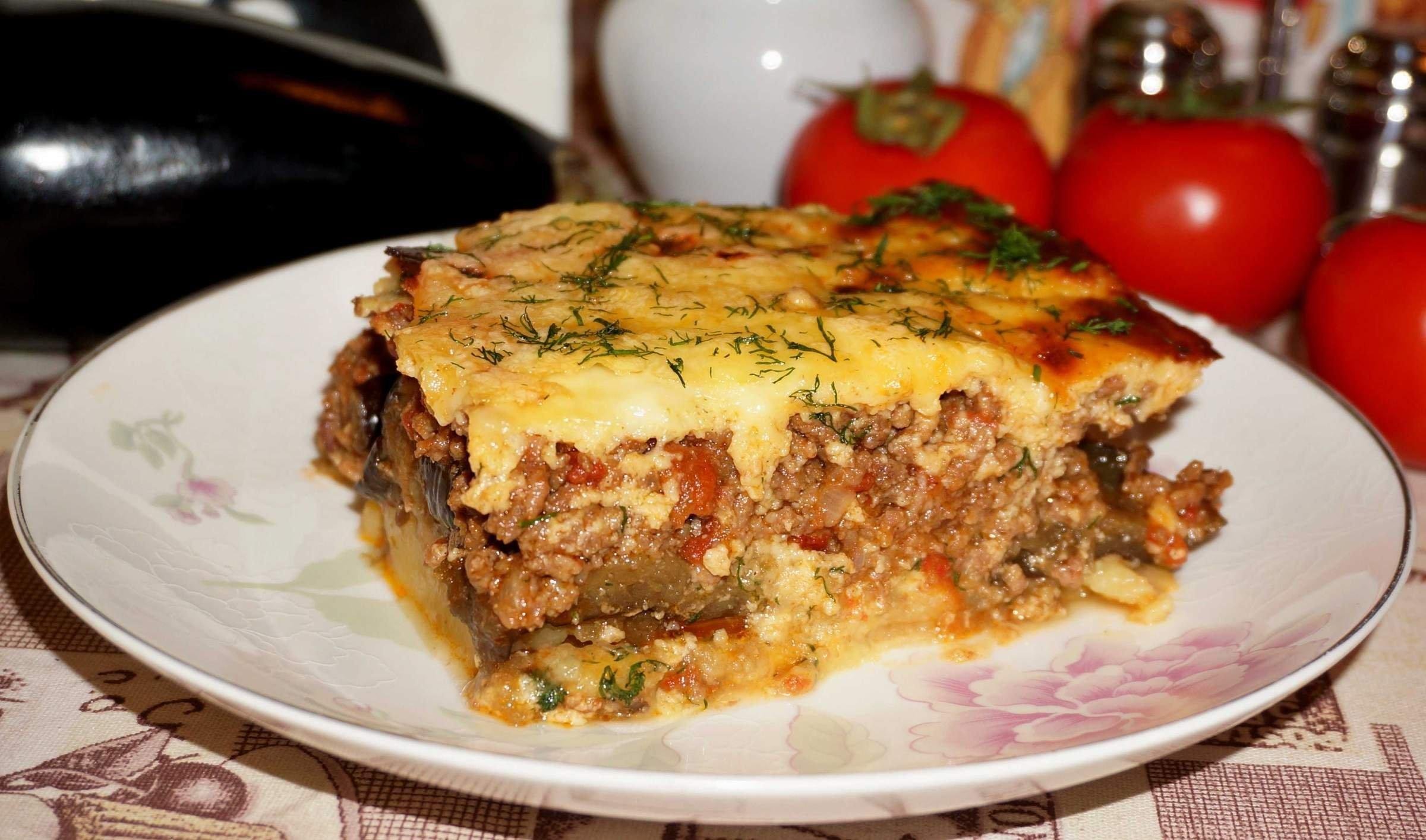 Пирог с тушенкой и сырой картошкой