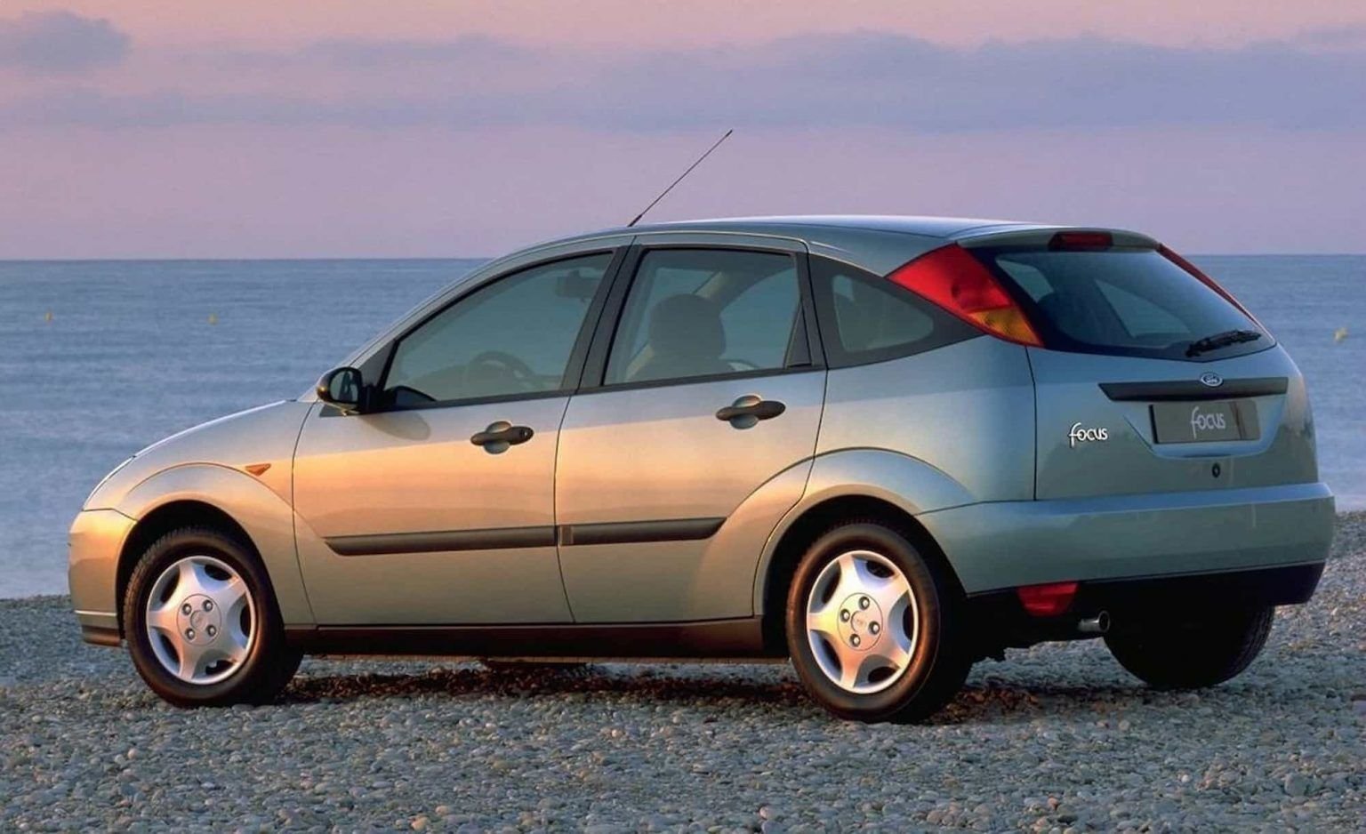 Ford Focus 1. Ford Focus 1 хэтчбек. Форд фокус 1 хэтчбек 3х дверный. Форд фокус 1 вид сзади.