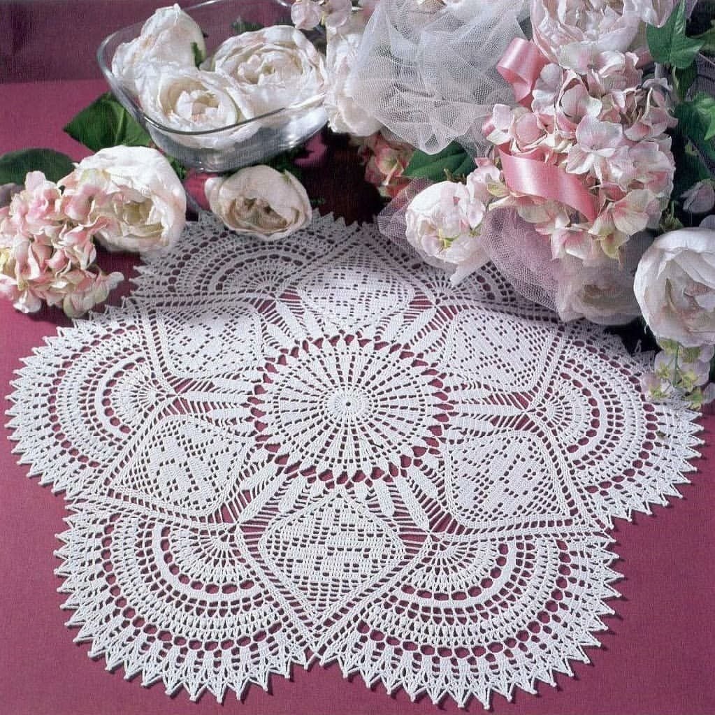 Салфетка крючком розами. Vintage Doily Crochet скатерть крючком. Салфетки крючком Doily Crochet. Салфетка Doily крючком. Ажурные вязаные салфетки.