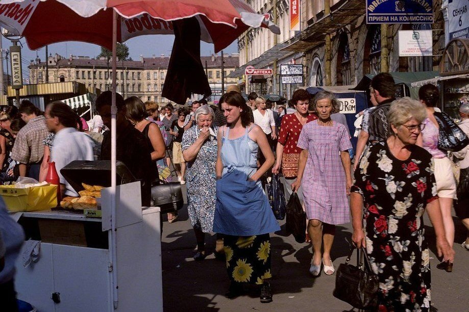 В 1990 начале 2000 х гг. Сенная площадь рынок 90е. Сенная площадь Санкт-Петербург 90-е. Сенная площадь в Санкт-Петербурге d 90 годы. СПБ Сенной рынок в 90-е.