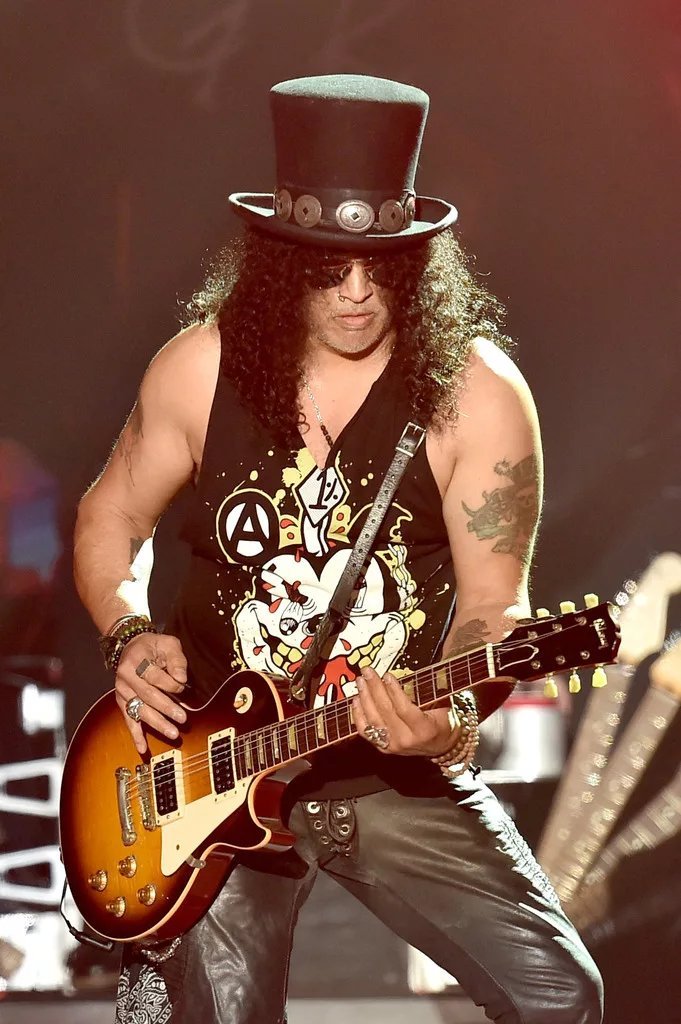 Слэш гитарист. Slash гитарист Guns n Roses. Гитарист Ганзен роузес слэш. Слэш гитарист Guns n Roses. Слэш Guns n Roses.