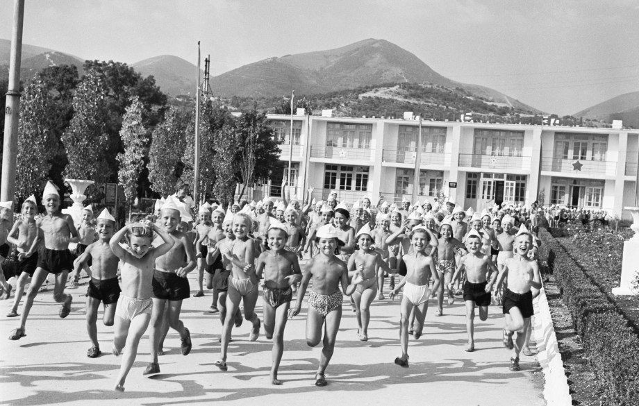 Ласточка 1986. Пионер лагерь Артек СССР. Горнистка Артека. Пионерлагерь Артек СССР. Артек 1974.