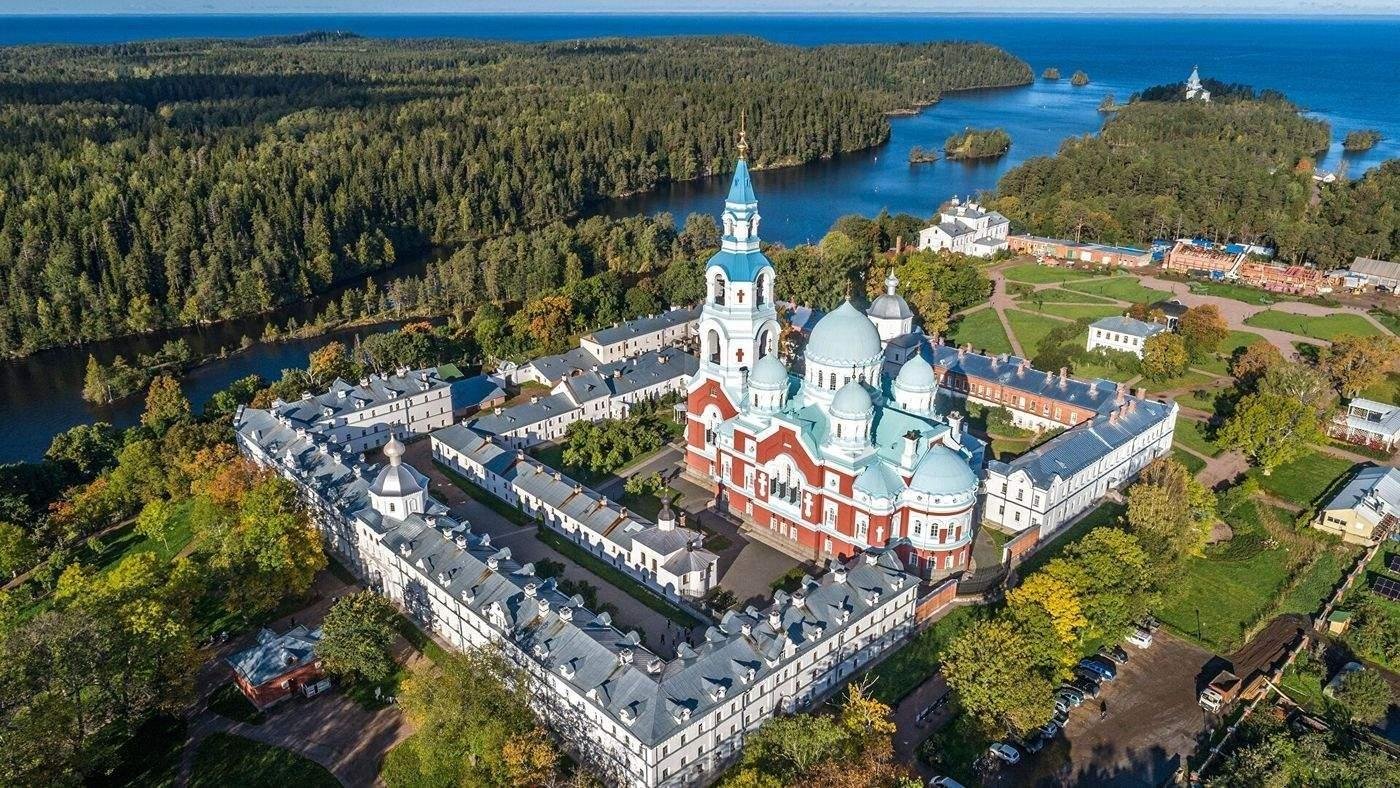 Мест валом. Карелия остров Валаам монастырь. Валаамский Спасо-Преображенский монастырь в Карелии. Спасопреображенсктй монастырь Валаам. Спасо-Преображенский монастырь на острове Валаам.
