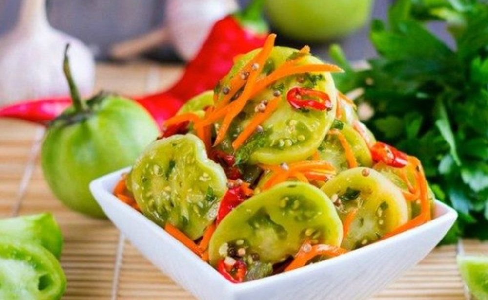 Салат из зеленых помидор. Салат из зелёных помидор на зиму. Закуска из зеленых перцев и помидор. Закуска из зеленых перцев и помидор. Закуска из зеленого перца.