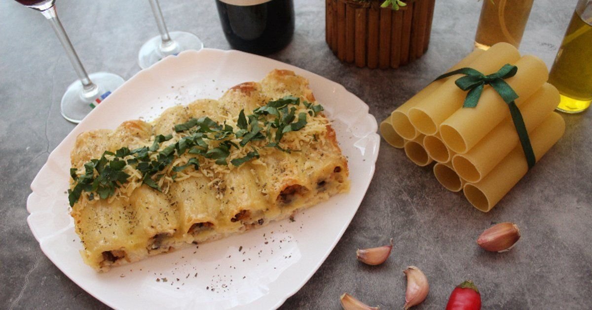 Каннеллони с фаршем рецепт. Каннеллони. Каннеллони (Cannelloni). Макароны каннеллони бешамель. Джанни Тицци каннеллони.