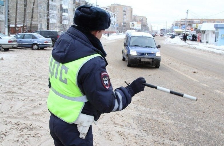 Зимний дпс. Инспектор ДПС зима. ГИБДД зимой. Рейд ГИБДД зима. Рейды на дорогах.